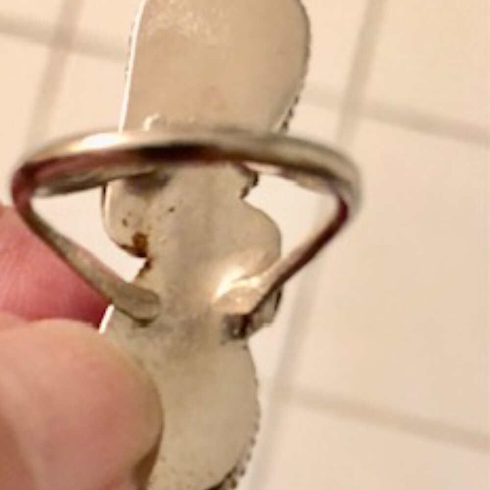 One turquoise and mother of pearl ring embedded in silver size 7 Unique - Picture 2 of 4